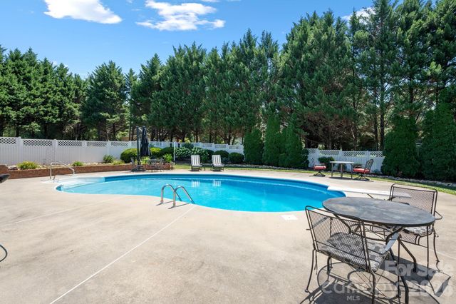 1851 29th Avenue Place NE, Hickory, NC 28601