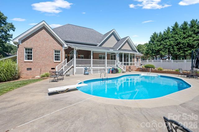 1851 29th Avenue Place NE, Hickory, NC 28601