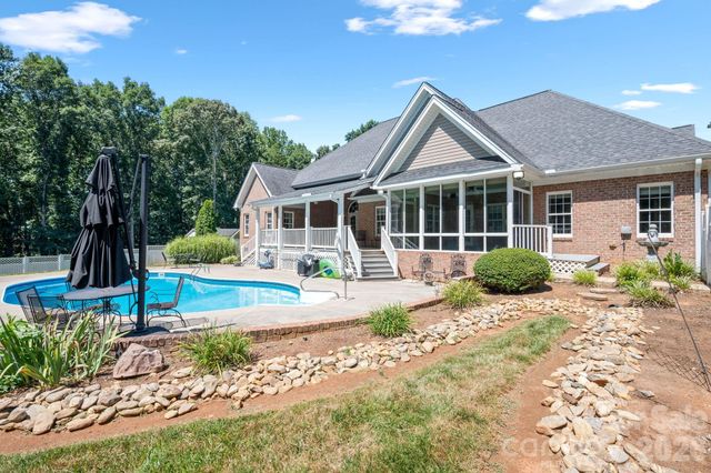 1851 29th Avenue Place NE, Hickory, NC 28601