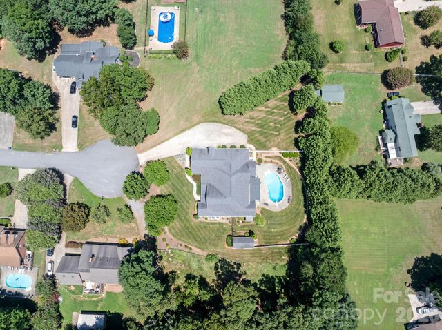 1851 29th Avenue Place NE, Hickory, NC 28601