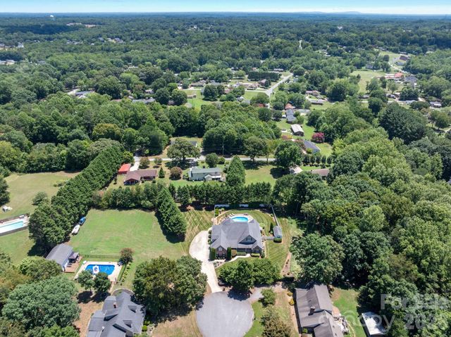 1851 29th Avenue Place NE, Hickory, NC 28601