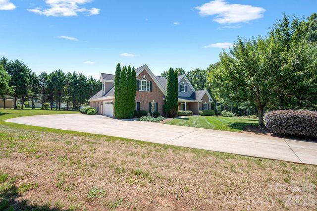 1851 29th Avenue Place NE, Hickory, NC 28601