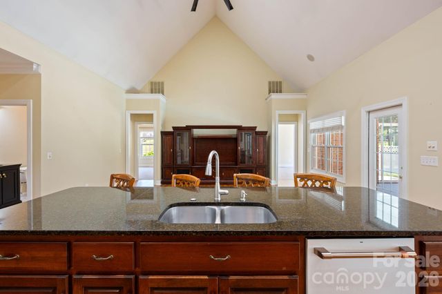 1851 29th Avenue Place NE, Hickory, NC 28601