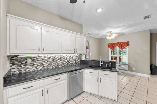 794 WILLIAMSBURG DR, Atoka, TN 38004