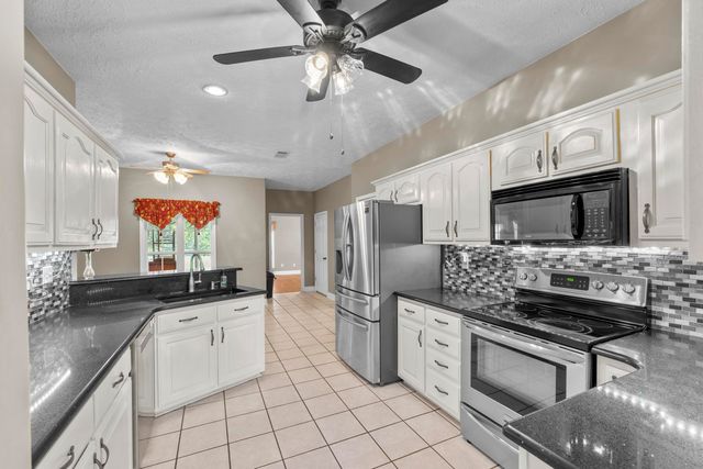 794 WILLIAMSBURG DR, Atoka, TN 38004