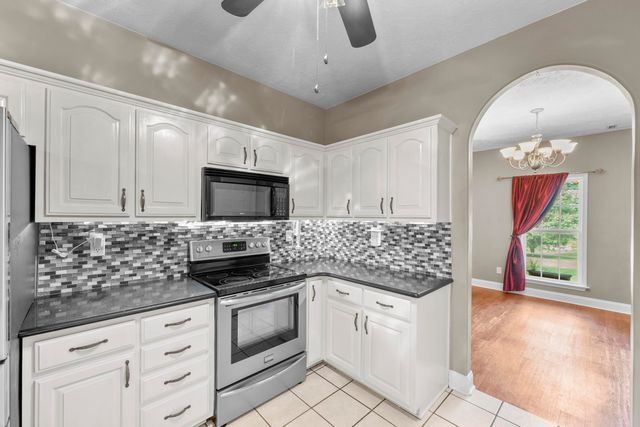794 WILLIAMSBURG DR, Atoka, TN 38004
