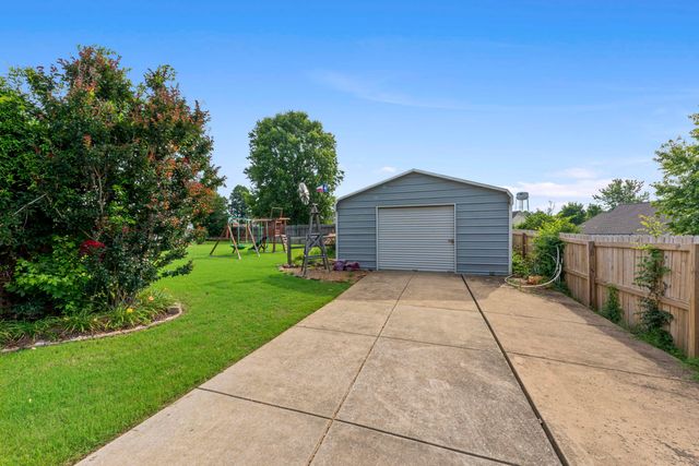 794 WILLIAMSBURG DR, Atoka, TN 38004