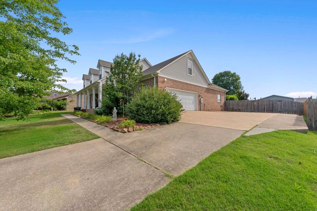 794 WILLIAMSBURG DR, Atoka, TN 38004