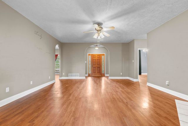 794 WILLIAMSBURG DR, Atoka, TN 38004