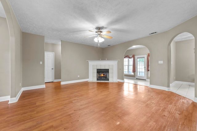 794 WILLIAMSBURG DR, Atoka, TN 38004