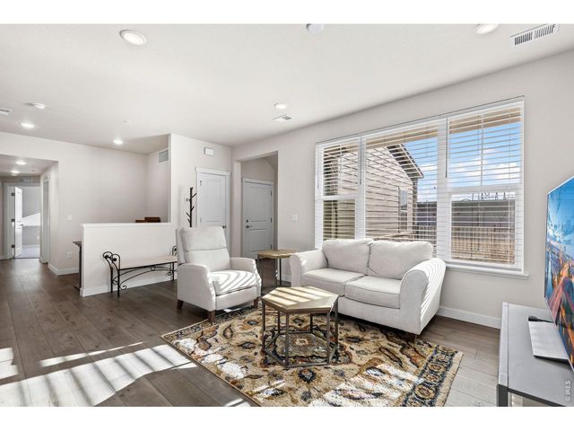 330 High Point Dr B-103, Longmont, CO 80504