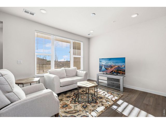 330 High Point Dr B-103, Longmont, CO 80504