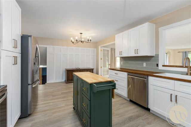 2112 Hoover Avenue, Billings, MT 59102