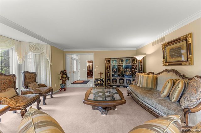 30060 Bristol Lane, Bingham Farms, MI 48025