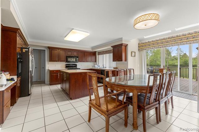30060 Bristol Lane, Bingham Farms, MI 48025