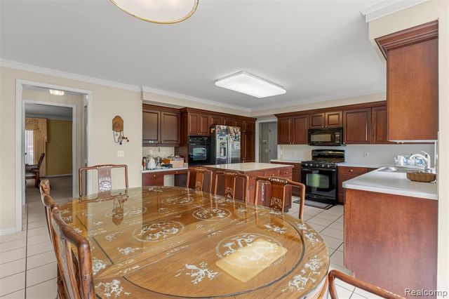 30060 Bristol Lane, Bingham Farms, MI 48025
