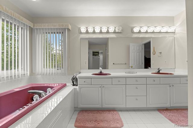 30060 Bristol Lane, Bingham Farms, MI 48025