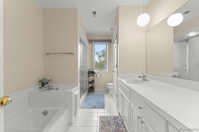 30060 Bristol Lane, Bingham Farms, MI 48025