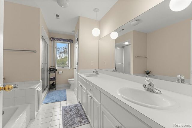 30060 Bristol Lane, Bingham Farms, MI 48025