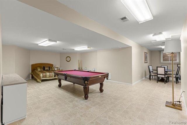 30060 Bristol Lane, Bingham Farms, MI 48025