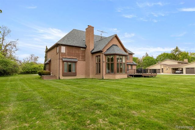 30060 Bristol Lane, Bingham Farms, MI 48025