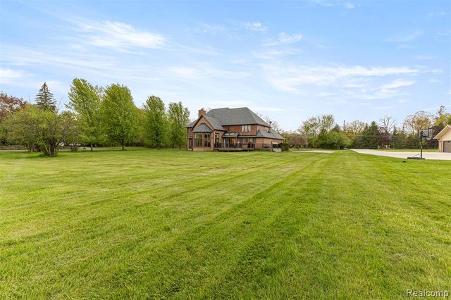 30060 Bristol Lane, Bingham Farms, MI 48025