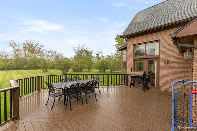 30060 Bristol Lane, Bingham Farms, MI 48025