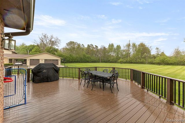 30060 Bristol Lane, Bingham Farms, MI 48025