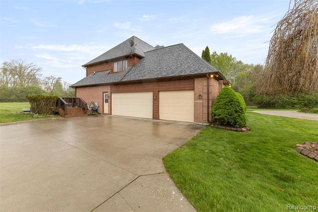 30060 Bristol Lane, Bingham Farms, MI 48025