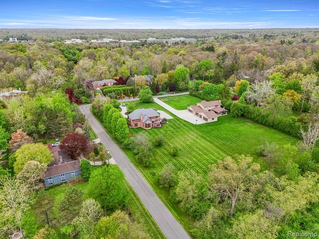 30060 Bristol Lane, Bingham Farms, MI 48025