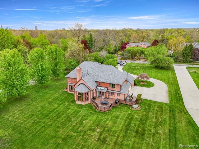 30060 Bristol Lane, Bingham Farms, MI 48025