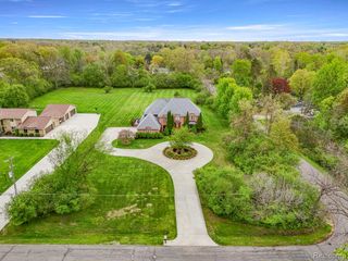 30060 Bristol Lane, Bingham Farms, MI 48025