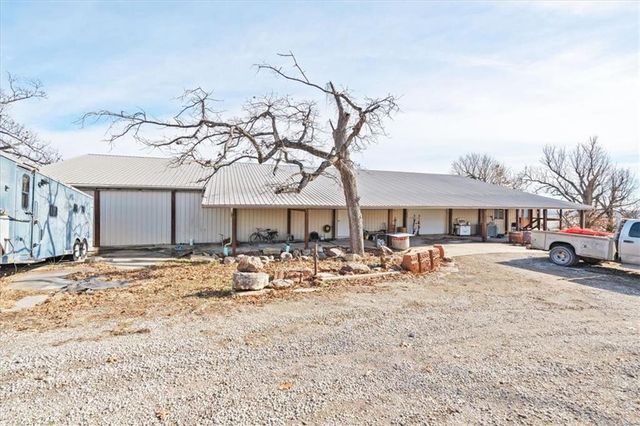 22599 Fall Leaf Drive, Linwood, KS 66052