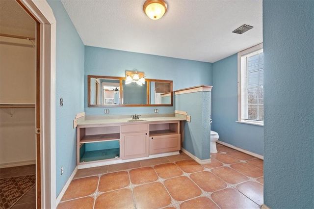 22599 Fall Leaf Drive, Linwood, KS 66052