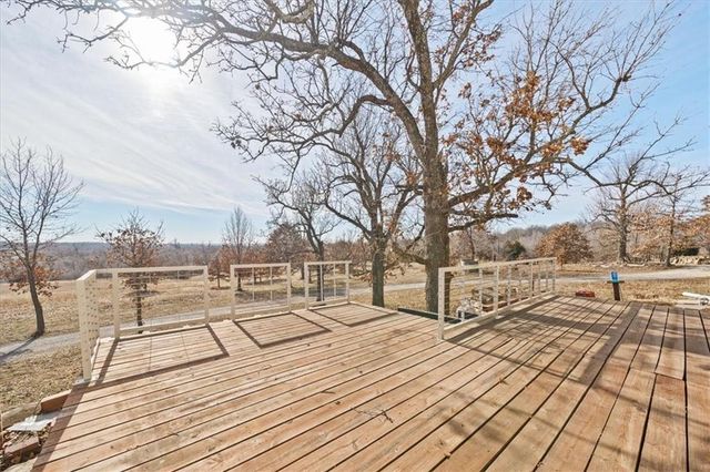 22599 Fall Leaf Drive, Linwood, KS 66052