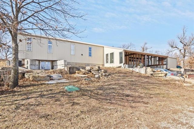 22599 Fall Leaf Drive, Linwood, KS 66052