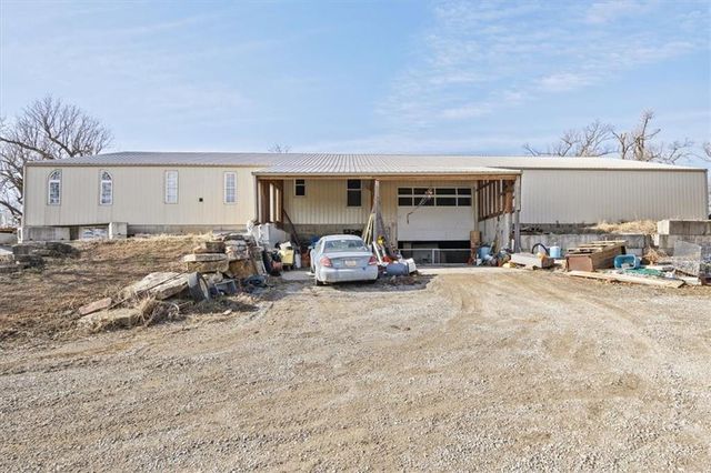 22599 Fall Leaf Drive, Linwood, KS 66052