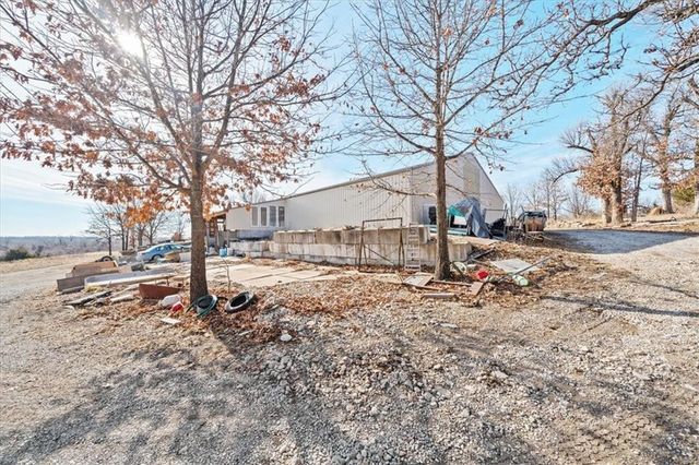 22599 Fall Leaf Drive, Linwood, KS 66052
