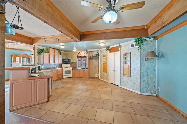 22599 Fall Leaf Drive, Linwood, KS 66052