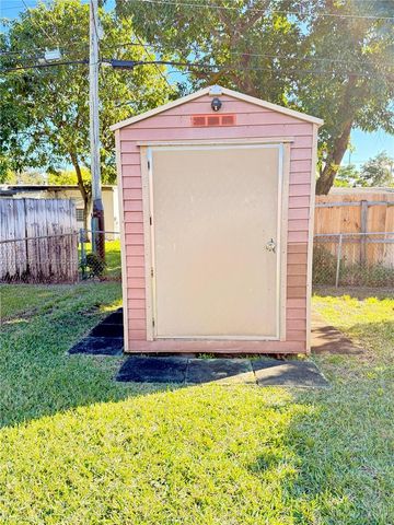 1824 NW 25th Ave, Fort Lauderdale, FL 33311