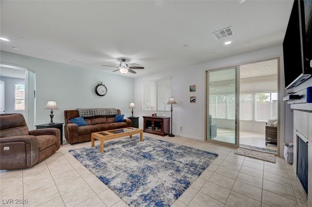 676 Suguaro Bluffs Street, Henderson, NV 89014