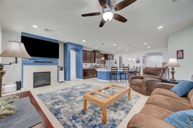 676 Suguaro Bluffs Street, Henderson, NV 89014