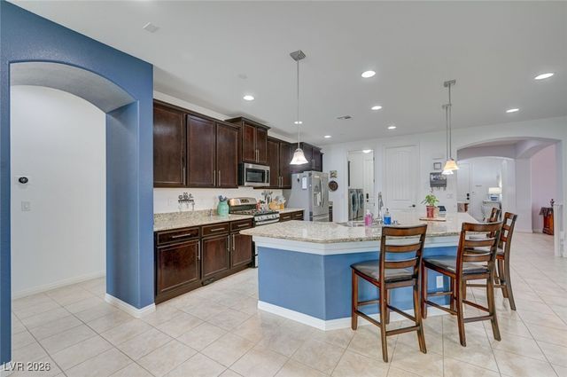 676 Suguaro Bluffs Street, Henderson, NV 89014