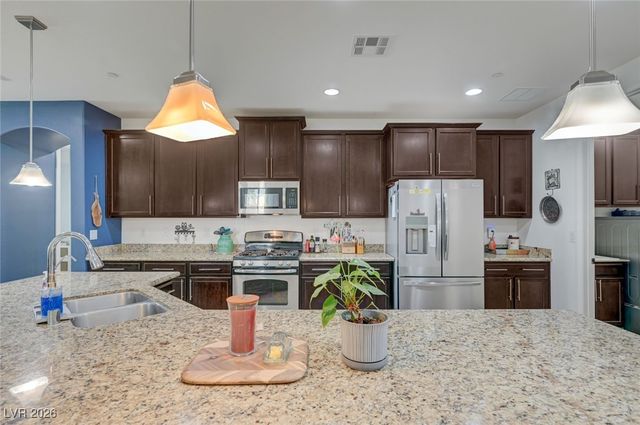 676 Suguaro Bluffs Street, Henderson, NV 89014