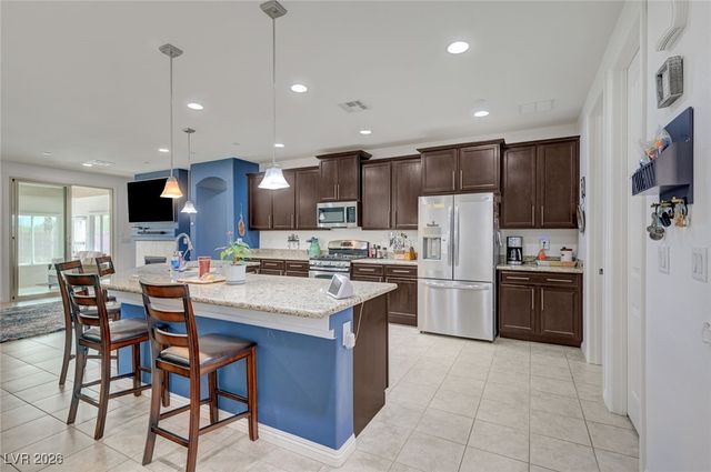 676 Suguaro Bluffs Street, Henderson, NV 89014