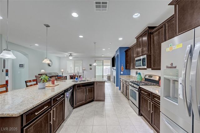 676 Suguaro Bluffs Street, Henderson, NV 89014