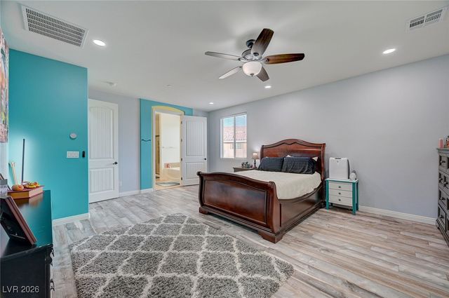 676 Suguaro Bluffs Street, Henderson, NV 89014