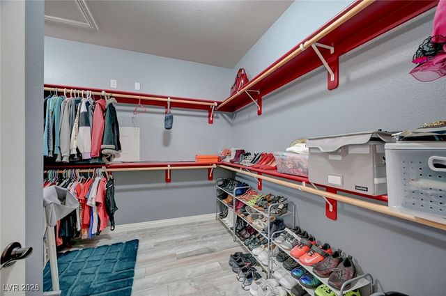 676 Suguaro Bluffs Street, Henderson, NV 89014