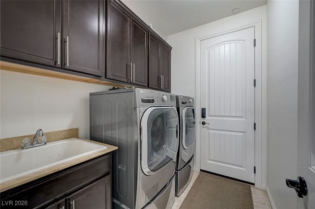 676 Suguaro Bluffs Street, Henderson, NV 89014