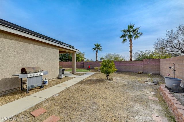 676 Suguaro Bluffs Street, Henderson, NV 89014
